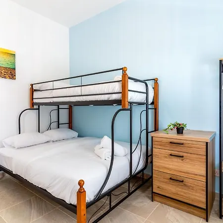 Zulu In W/ Terrace * Lárnaka