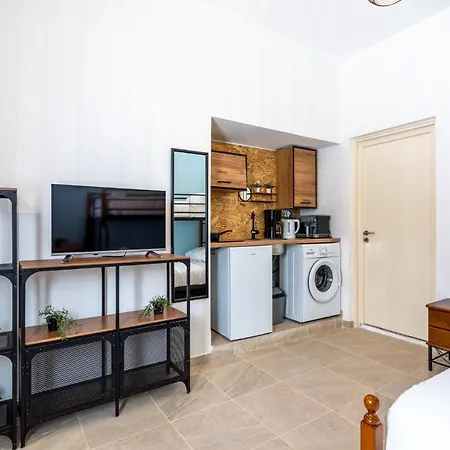 Zulu In W/ Terrace Apartment Larnaca
